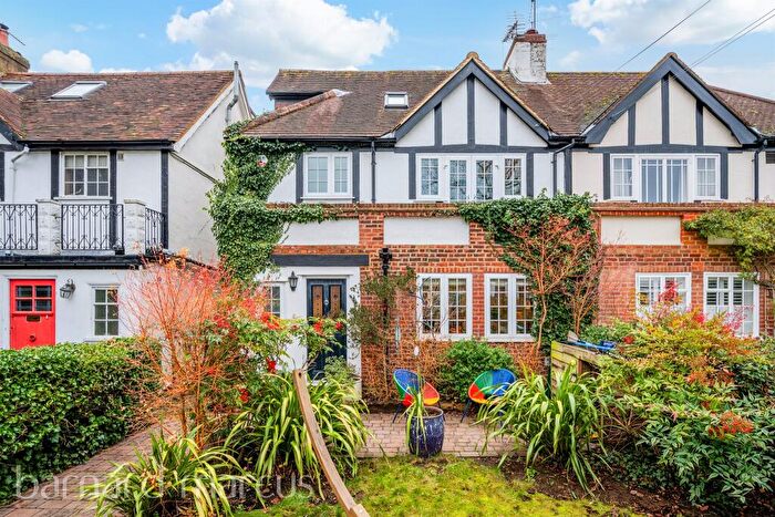 4 Bedroom Semi Detached House For Sale In Queens Drive, Thames Ditton, KT7