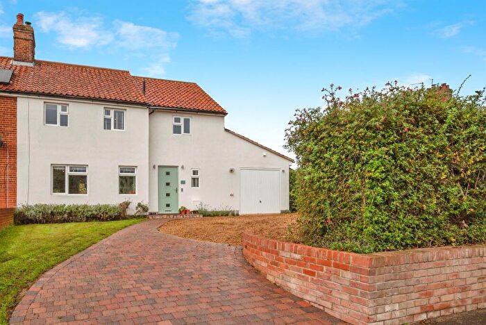 4 Bedroom Semi-Detached House For Sale In Mundesley Road, Paston, North Walsham, NR28