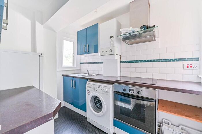 1 Bedroom Flat To Rent In Auckland Hill, West Norwood, London, SE27
