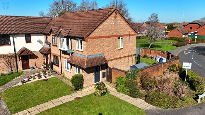 3 Bedroom End Of Terrace House For Sale In Rickard Close, Aylesbury, HP21