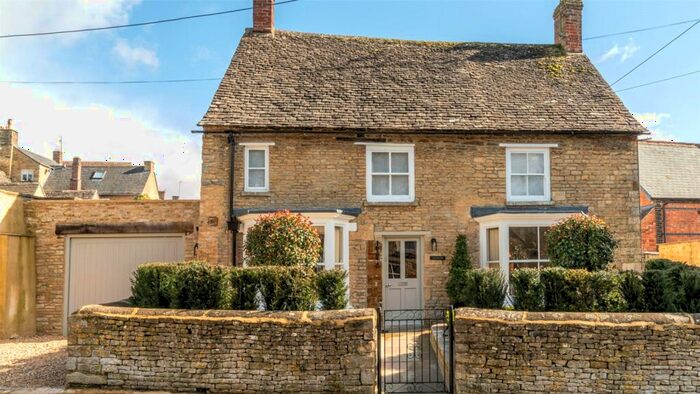 2 Bedroom Detached House For Sale In Park Street, Charlbury, Chipping Norton, Oxfordshire, OX7