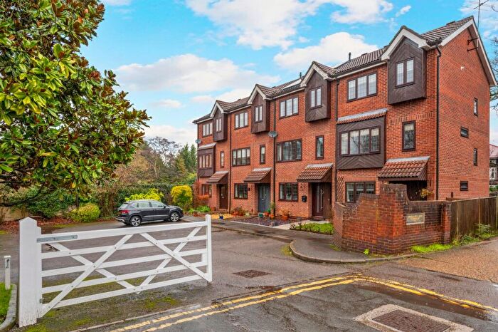 4 Bedroom Town House For Sale In Woodhaven Mews, Walton-On-Thames, KT12