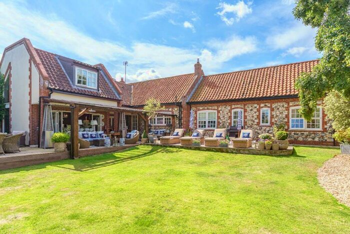 4 Bedroom Barn For Sale In High Street, Thornham, PE36