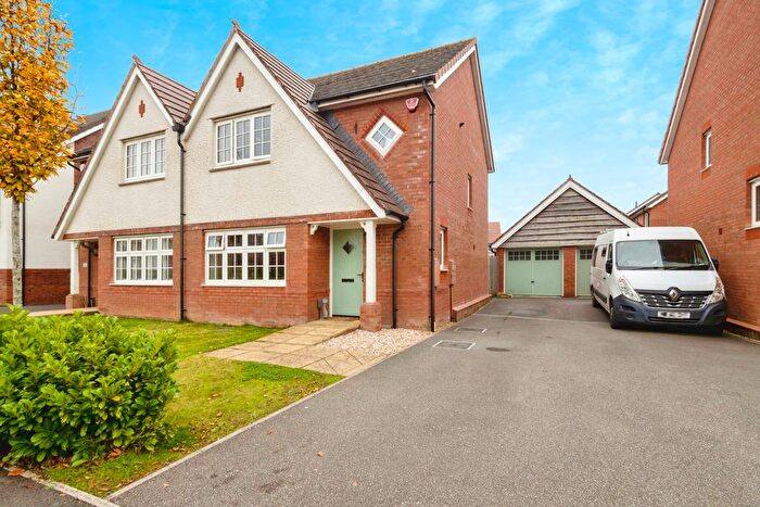 3 Bedroom Semi-Detached House For Sale In Robin Way, Kingsteignton, Newton Abbot, Devon, TQ12