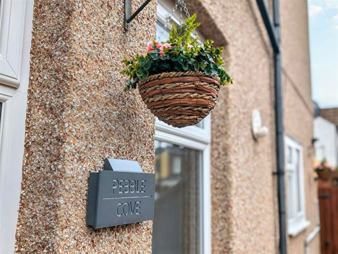 1 Bedroom Apartment To Rent In Glendale Gardens, Leigh On Sea, Essex, SS9