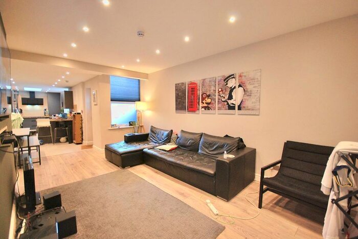 6 Bedroom Terraced House To Rent In Monica Grove, Fallowfield, Manchester, M19