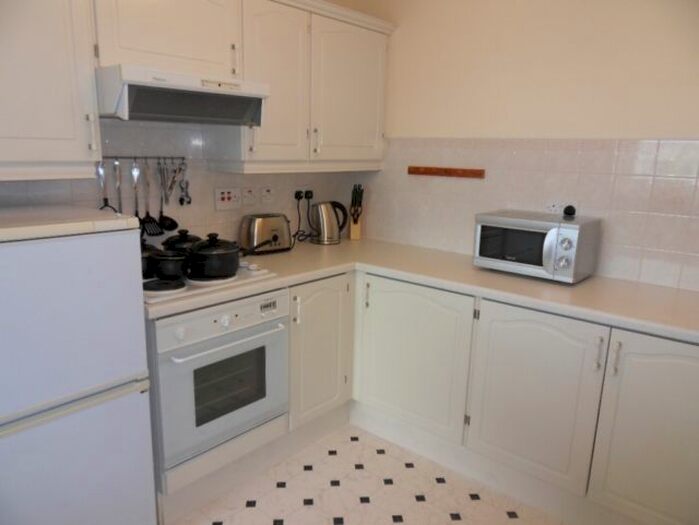 2 Bedroom Flat To Rent In Pocketts Wharf, Marina, Swansea., SA1