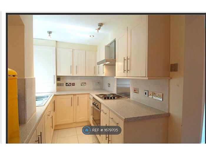 2 Bedroom Flat To Rent In Coleshill Street, Sutton Coldfield, B72