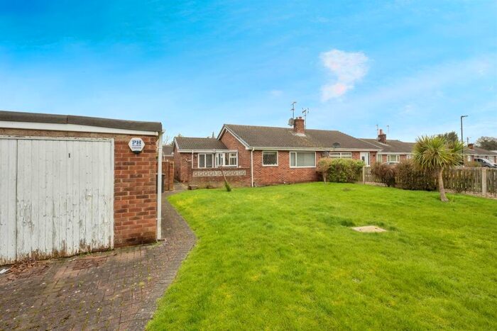 3 Bedroom Semi-Detached Bungalow For Sale In Measham Drive, Stainforth, Doncaster, DN7