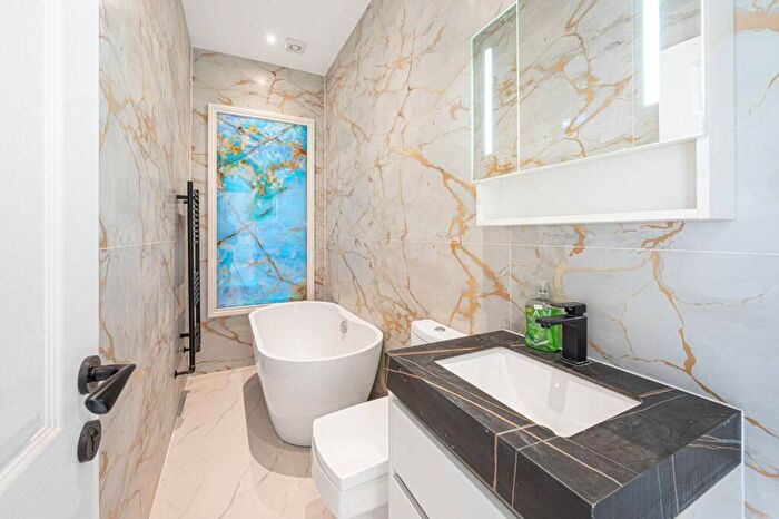 5 Bedroom Semi-Detached House For Sale In Purley Avenue, Cricklewood, London, NW2