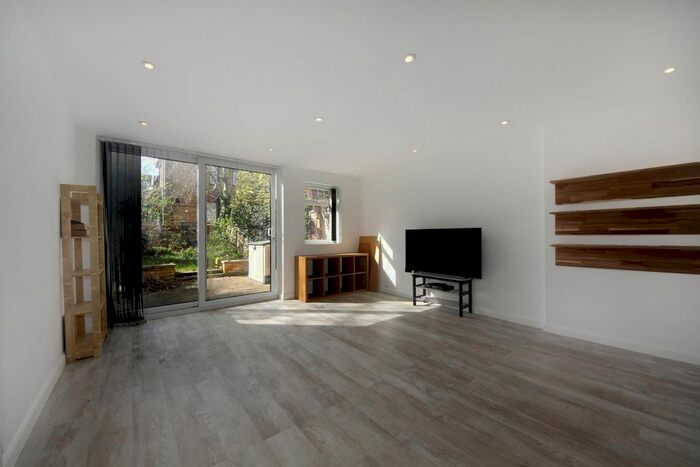 4 Bedroom Semi-Detached House To Rent In The Corner, Grange Road, London, W5