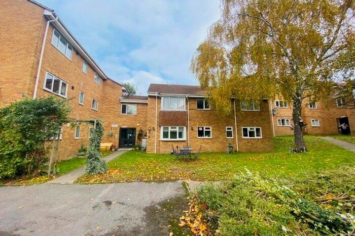 1 Bedroom Flat To Rent In Gregory Close, Gillingham, ME8