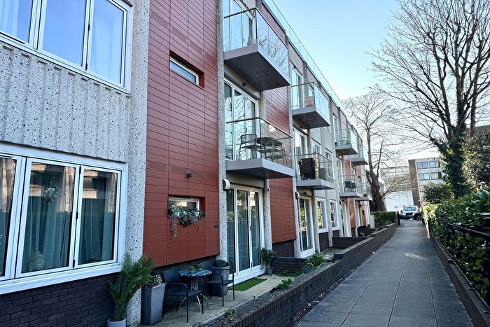 2 Bedroom Flat To Rent In Berwick House, BR6