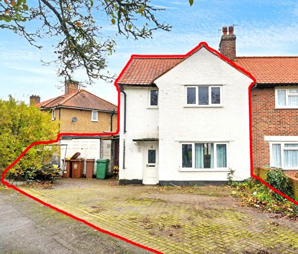 3 Bedroom End Of Terrace House For Sale In Dingwall Road, Carshalton, SM5