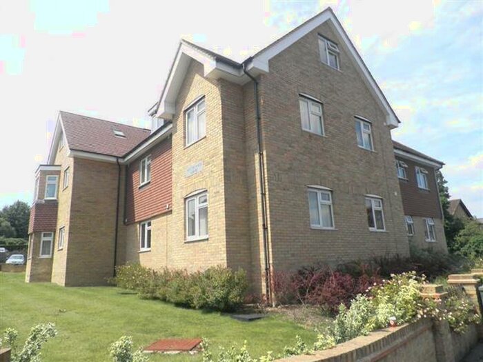 2 Bedroom Flat To Rent In Church Avenue, Haywards Heath, RH16