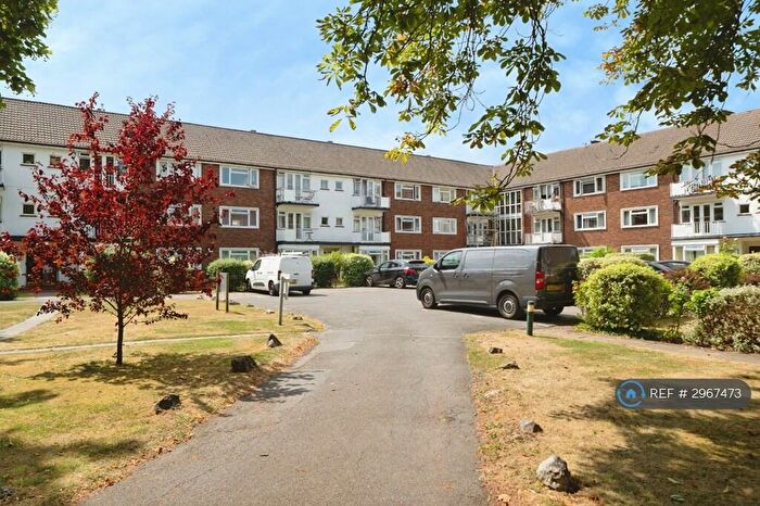 2 Bedroom Flat To Rent In Lovelace Gardens, Surbiton, KT6