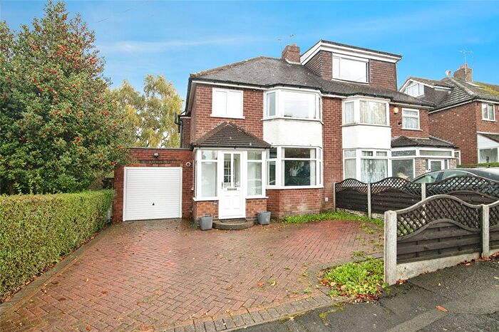 3 Bedroom Semi Detached House For Sale In Kingsway, Oldbury, West Midlands, B68