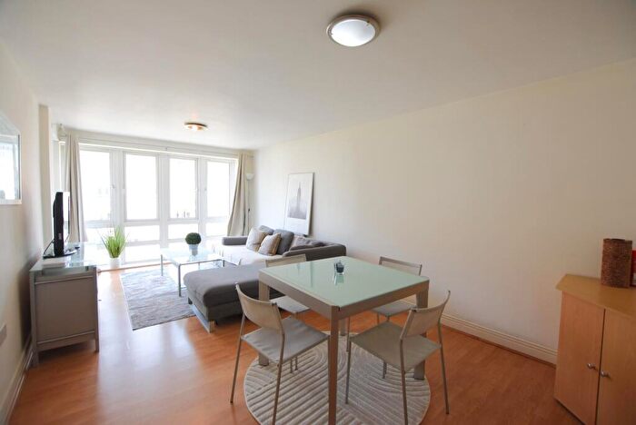 2 Bedroom Flat To Rent In St. Davids Square, London, E14