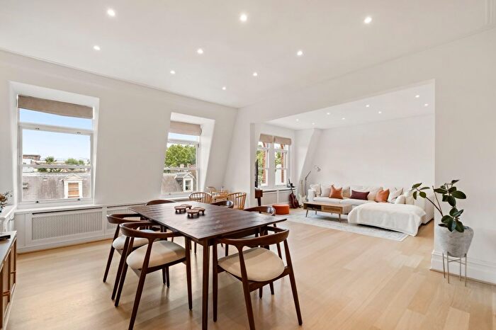 3 Bedroom Flat To Rent In Carlton Mansions, Holland Park Gardens, W14