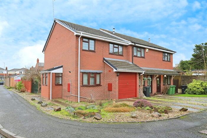 3 Bedroom Terraced House For Sale In Fox Covert, Stourbridge, DY8