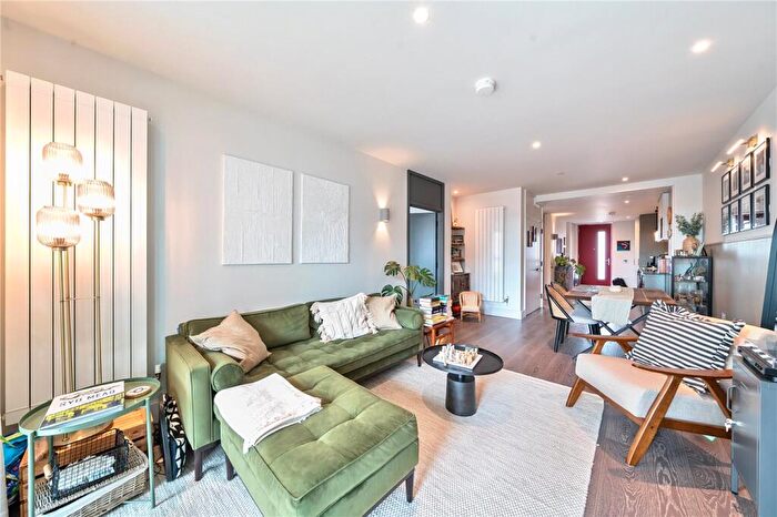 2 Bedroom Apartment For Sale In Windsor Square, Woolwich, London, SE18