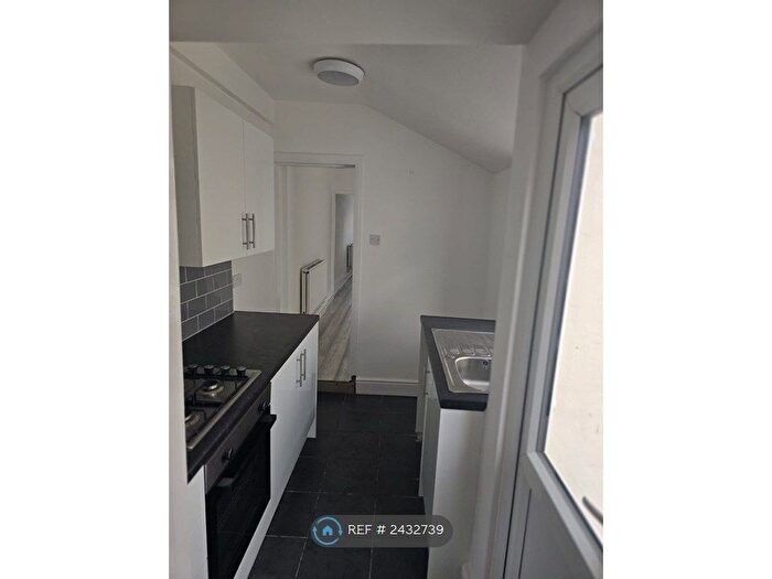 3 Bedroom Terraced House To Rent In Glasgow Street, Hull, HU3