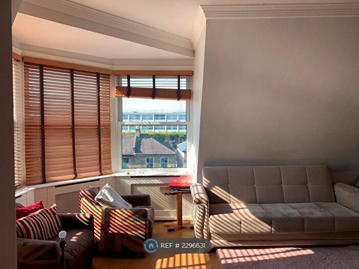 2 Bedroom Flat To Rent In Tetherdown, London, N10