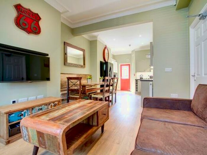 6 Bedroom Terraced House To Rent In Cawdor Road, Manchester, M14