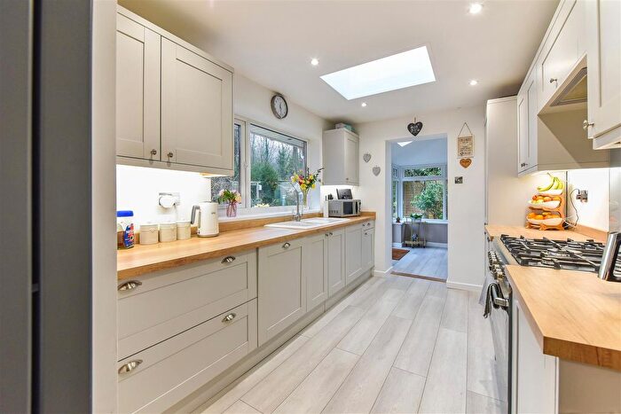 2 Bedroom Detached Bungalow For Sale In Whitebeam Close, Horndean, PO8