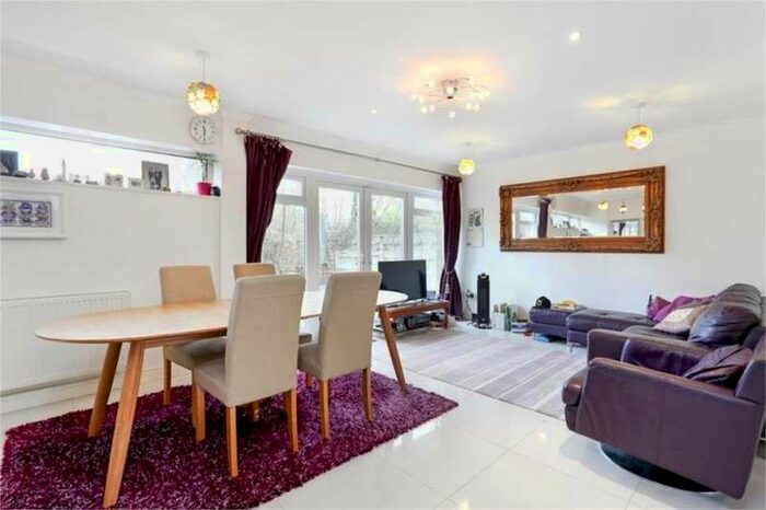 3 Bedroom End Of Terrace House To Rent In Heronsforde, London, W13