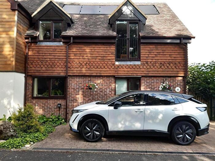 2 Bedroom Maisonette To Rent In Chasewood Avenue, Enfield, Middlesex, EN2