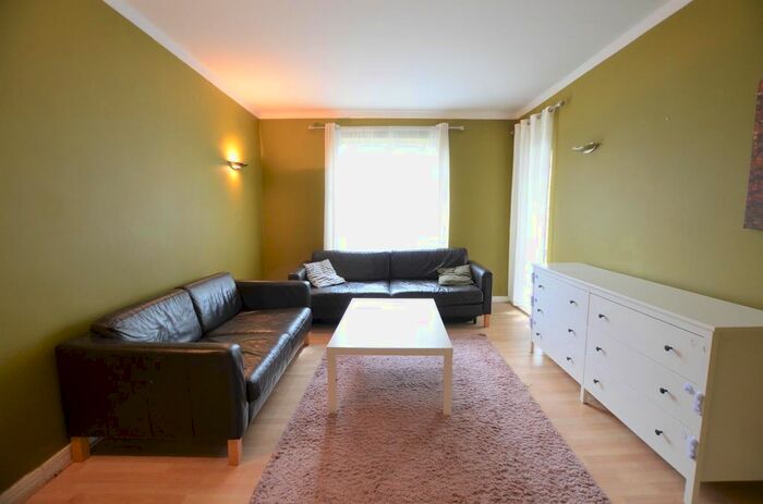 3 Bedroom Flat To Rent In North Circular Road, London, NW11