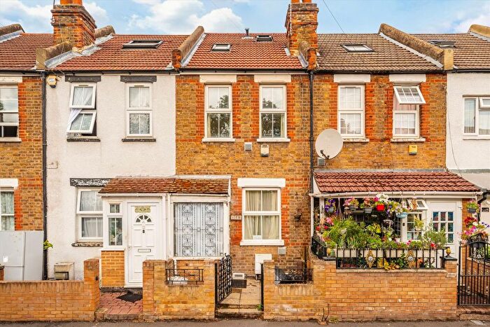 3 Bedroom Terraced House To Rent In Myrtle Road, Hounlsow, TW3