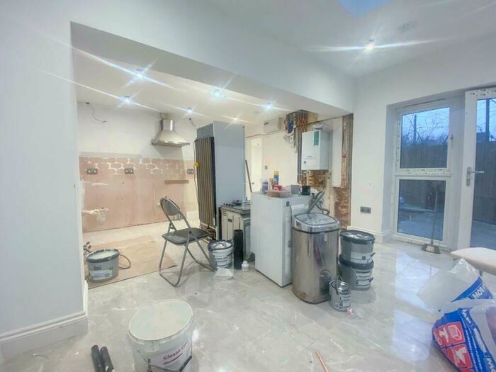 2 Bedroom Apartment To Rent In Monks Road, Winchmore Hill, EN2