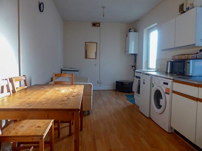 2 Bedroom Flat To Rent In Pershore Road, Selly Park, Birmingham, B29