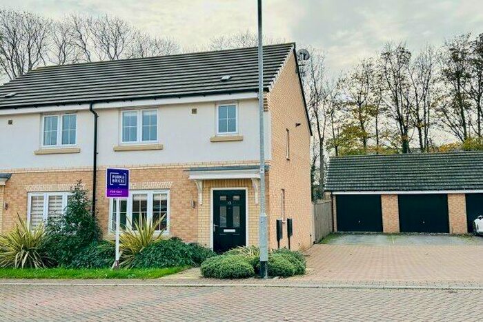 2 Bedroom Property To Rent In Clarke Hall Court, Wakefield, WF1