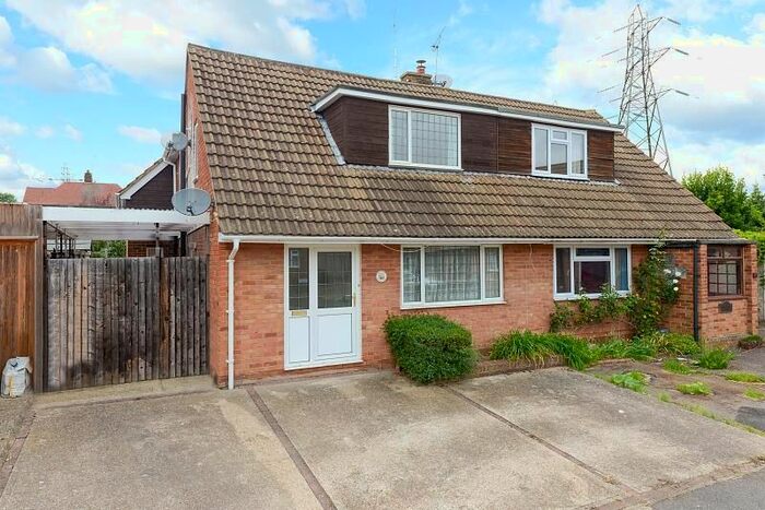 4 Bedroom Semi-Detached House To Rent In Willow Close, Canterbury CT2