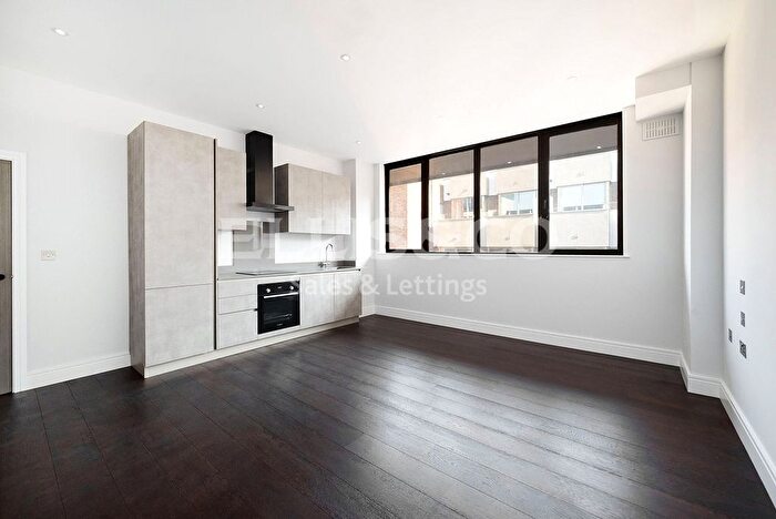 2 Bedroom Flat To Rent In High Road, Whetstone, N20