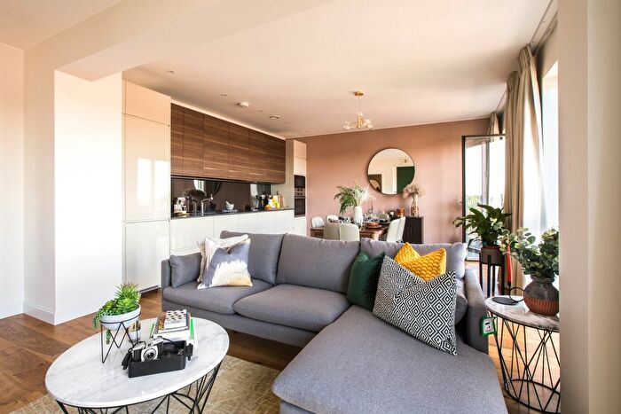 3 Bedroom Flat To Rent In Cloud Street, London, E15