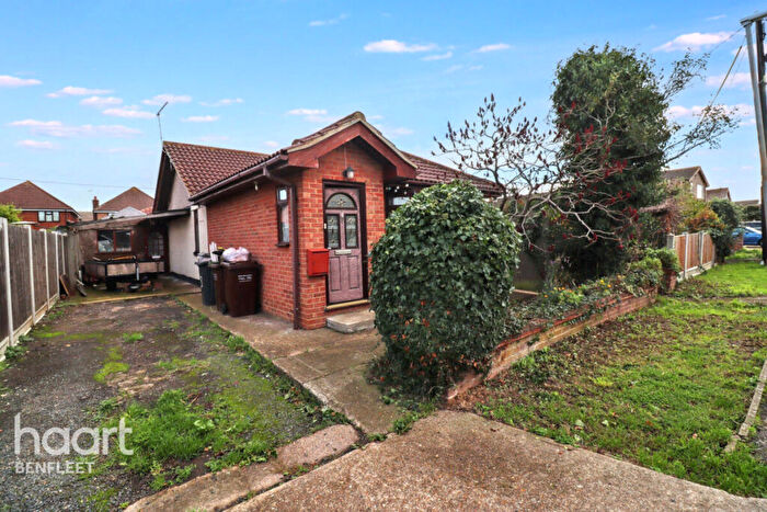 2 Bedroom Detached Bungalow For Sale In Northfalls Road, Canvey Island, SS8