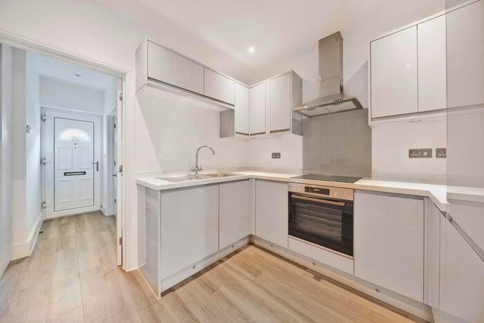 2 Bedroom Maisonette To Rent In Sunningdale, Berkshire, SL5