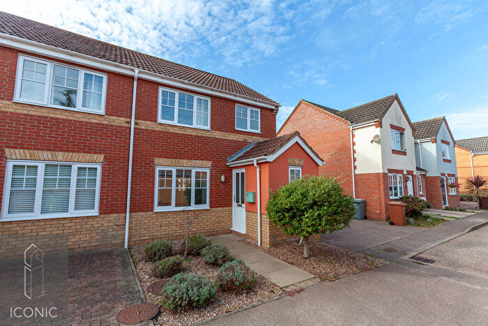 3 Bedroom Semi-Detached House For Sale In Walsingham Drive, Taverham, Norwich, NR8