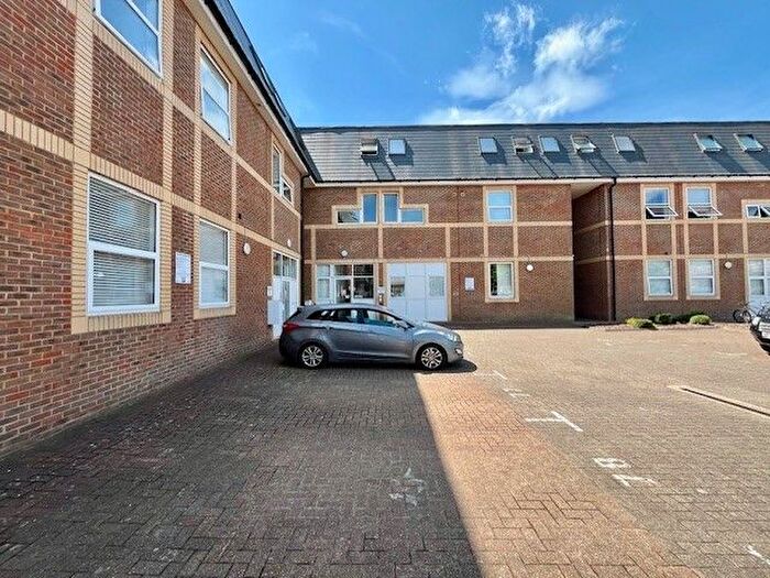 2 Bedroom Flat To Rent In Alton Mews, Aylesbury, HP19