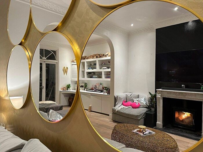 3 Bedroom Terraced House To Rent In Walton Street, London, SW3