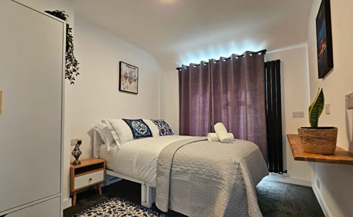 4 Bedroom Semi-Detached House To Rent In Powell Gardens, Dagenham, RM10