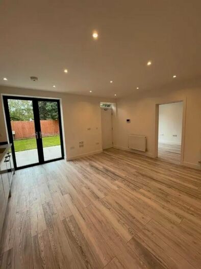 2 Bedroom Flat To Rent In Bellingham Road, Lewisham, SE6