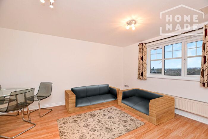 2 Bedroom Flat To Rent In Symphony Close, Edgware, HA8
