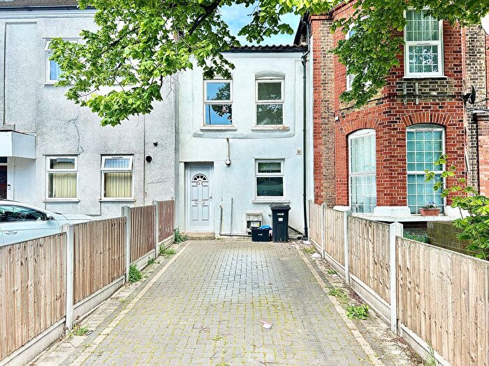 2 Bedroom Property To Rent In Cameron Road, Ilford, IG3