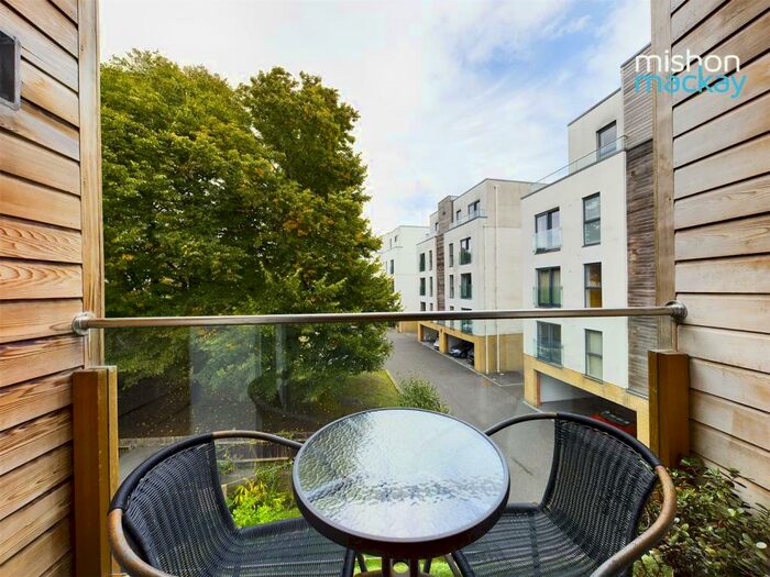 2 Bedroom Flat To Rent In The Upper Drive, Hove, BN3