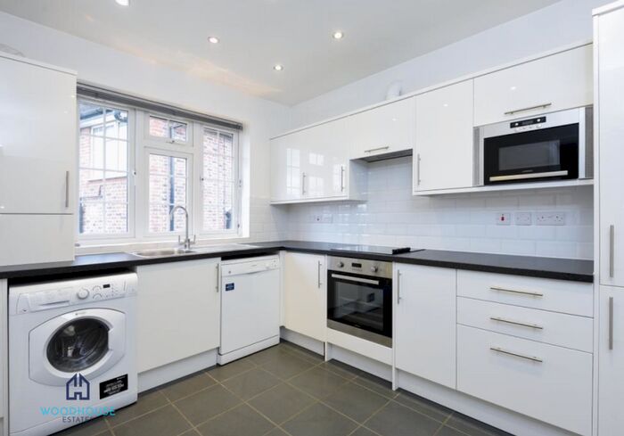 3 Bedroom Maisonette To Rent In Brim Hill, London, N2
